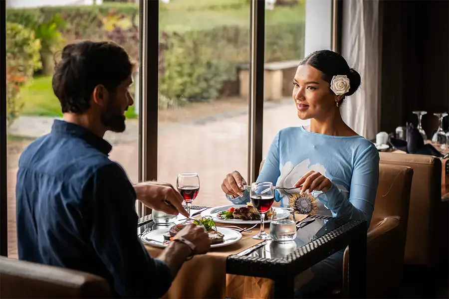 Repas au restaurant pour deux personnes